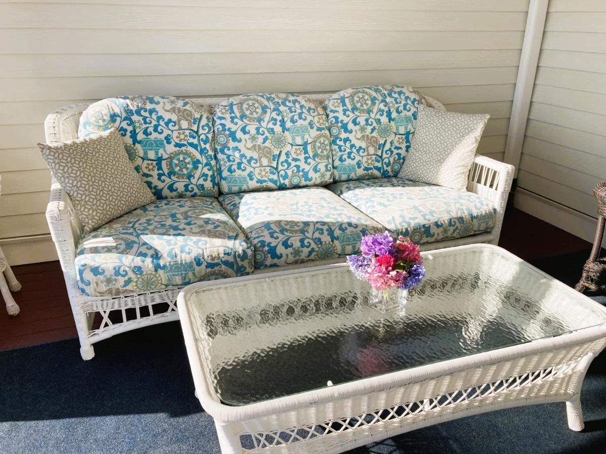 דניס פורט By The Sea Guests Bed & Breakfast And Suites מראה חיצוני תמונה