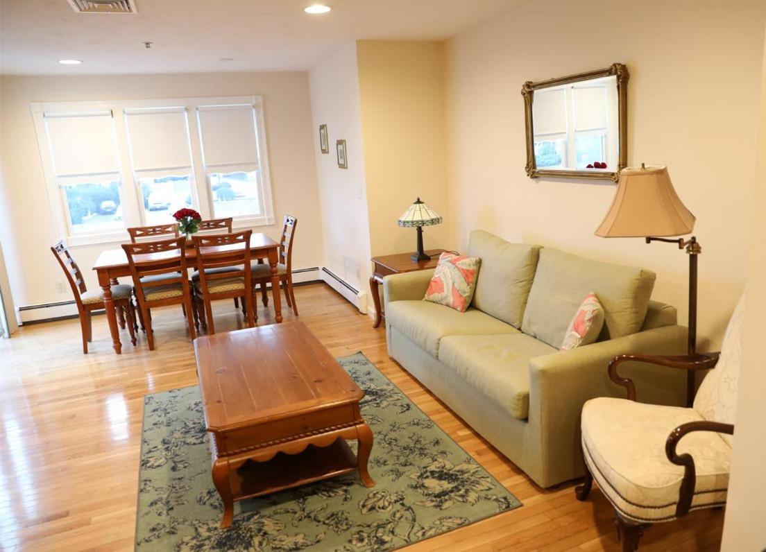 דניס פורט By The Sea Guests Bed & Breakfast And Suites מראה חיצוני תמונה